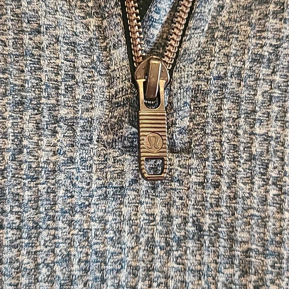 Lululemon Atletica Long Sleeves Active Top, Size 2, Color Light Blue 👌 ✨️ 😀 - Picture 8 of 16